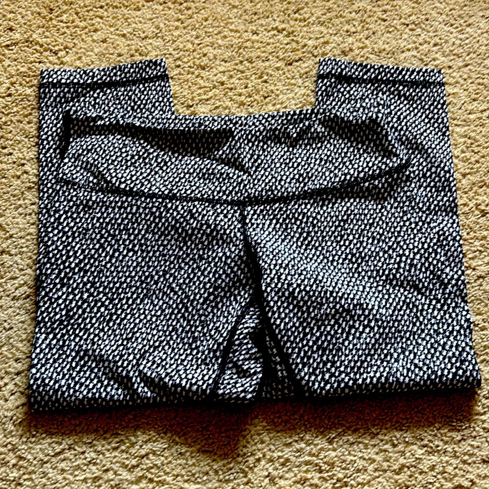 Lululemon cropped leggings, size 8